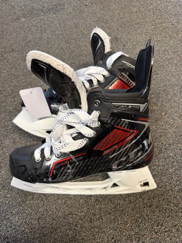 2020 CCM Super Tacks AS3 Pro Hockey Skates Regular Width Pro Stock 9 (Used)