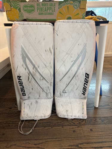 XS Bauer Vapor Hyperlite 2 Goalie Leg Pads (Used)