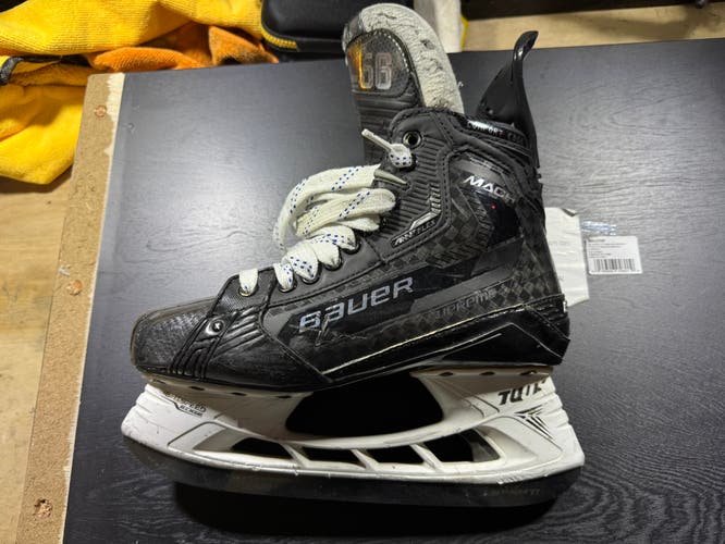 2022 Bauer Supreme Mach Hockey Skates Wide Width Pro Stock 7 (Used)