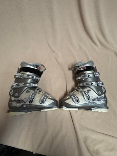 Mondo 24 & 24.5 Women's Nordica All Mountain Hot Rod Ski Boots (Used)