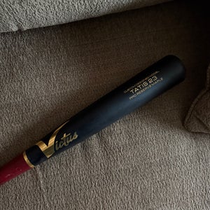 Victus Tatis21 Maple Bat (-3) 29 oz 32" (Used)