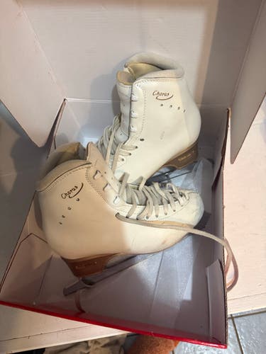 EDEA chorus Figure Skates B Junior 6 (Used)