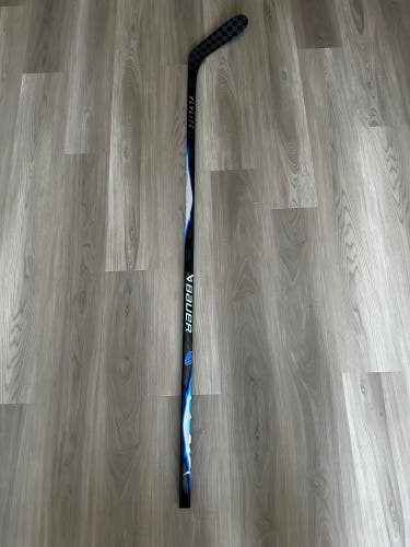 Senior Bauer Vapor FlyLite Right Handed Hockey Stick P28 77 Flex (New)