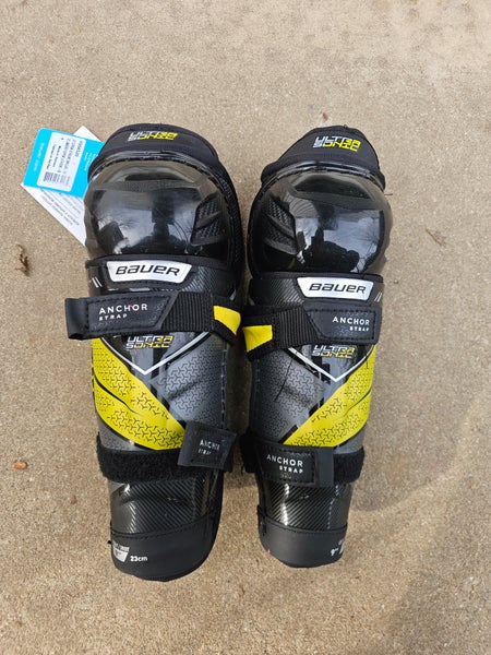 Youth Bauer Supreme Ultrasonic 9" Shin Pads (Used)