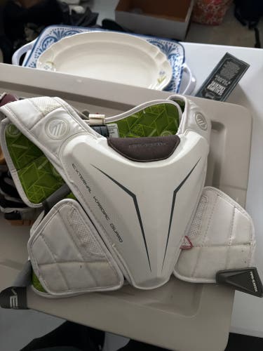 Medium Adult Maverik Max Shoulder Pads (Used)