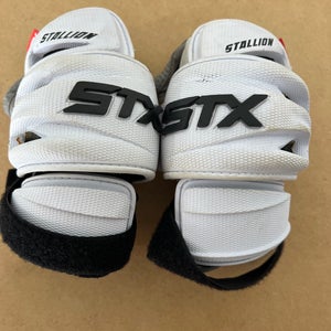 Medium Youth STX Stallion 900 Arm Pads (Used)