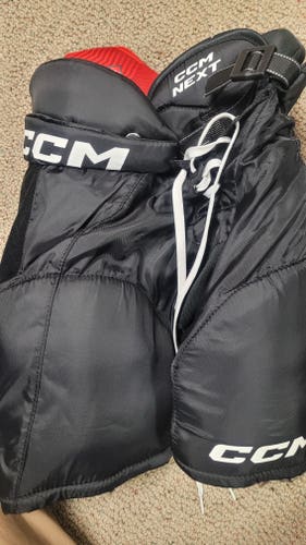 Men's Youth Small CCM Hockey Pants (Used)