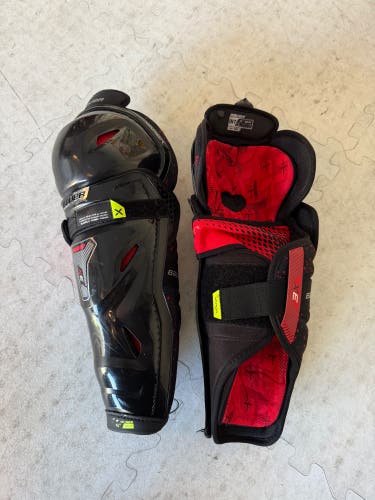 Intermediate Bauer Vapor 3X 14" Shin Pads (Used)