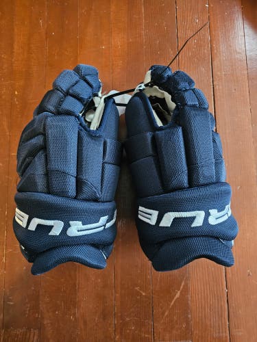True Catalyst Gloves 14" (Used)