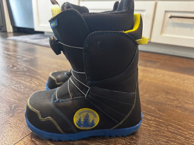 Kid's 5Y (Big Kids / Youth) Burton Snowboard Boots (Used)