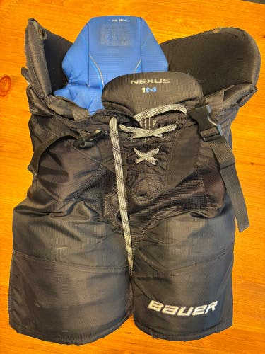 Junior Large Bauer Nexus 1N Hockey Pants (Used)