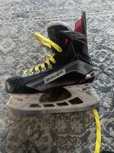 2015 Bauer Vapor X800 Hockey Skates Regular Width 8 (Used)
