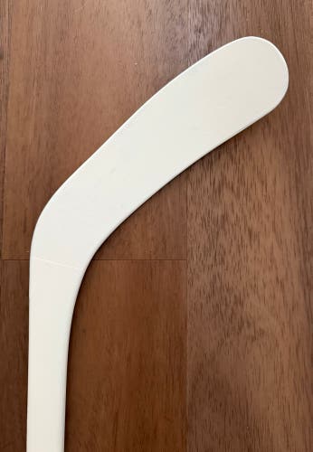 Senior Extra Lite Right Handed Hockey Stick P90TM 85 Flex (lightly Used)
