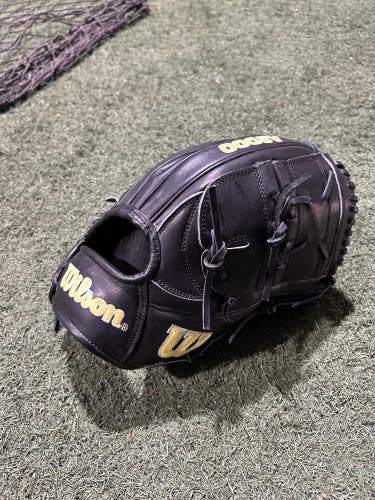 Wilson A2000 B2 12” Pitcher/Infield Baseball Glove Black 2 Piece Web