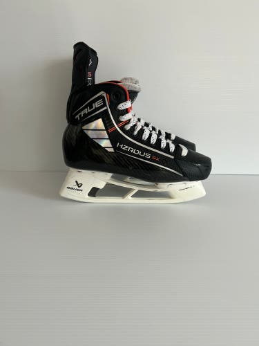 Like New Size 8 Regular (D) Senior True HZRDUS 9X Hockey Skates
