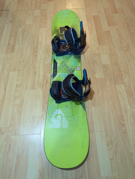 Burton Snowboard 130cm With Binding Small fit 5-7 beginners.