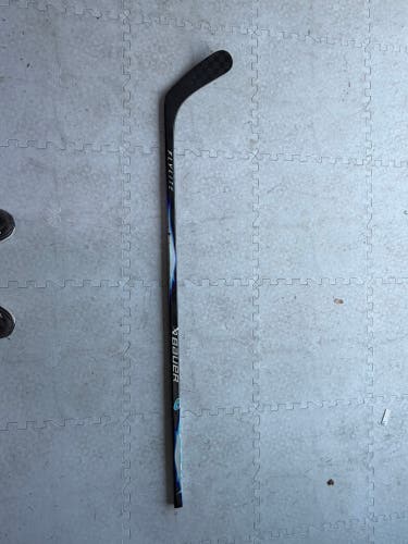 Intermediate Bauer Vapor FlyLite Right Handed Hockey Stick P92 55 Flex (Used)