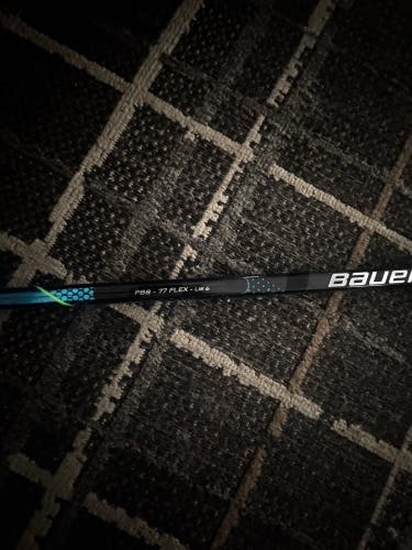 Senior Bauer Nexus Geo Right Handed Hockey Stick P88 77 Flex (Used)