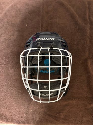 Medium Bauer RE-AKT 70 Helmet (Used)