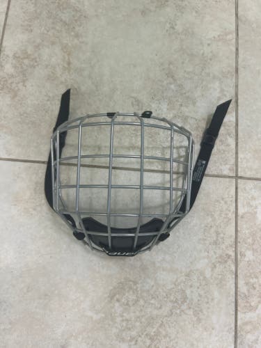 Medium Bauer Re-Akt Cage Full Cage (Used)
