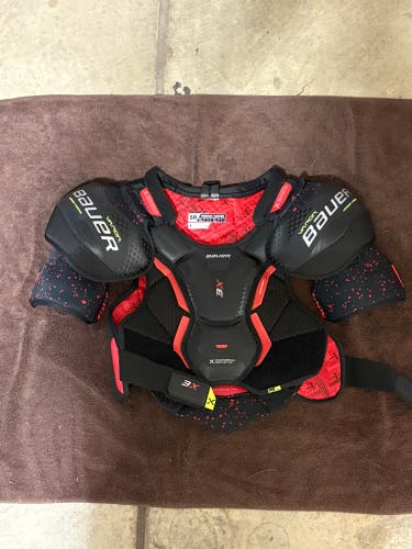 Medium Senior Bauer Vapor 3X Shoulder Pads (Used)