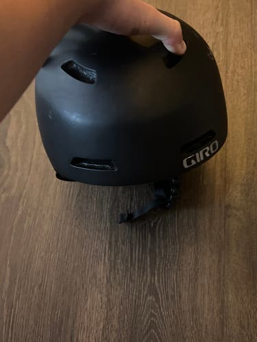 Unisex Medium Giro Helmet (Used)
