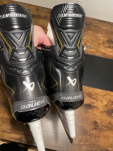 2025 Bauer Supreme M40 Hockey Skates Wide Width 9 (New)