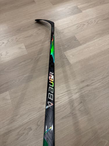 Senior Bauer Vapor FlyLite Right Handed Hockey Stick 77 Flex Pro Stock (Used)