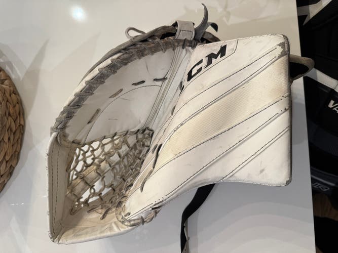 CCM Extreme Flex 5.5 Regular (Used)