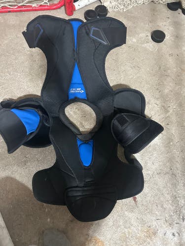 Medium Senior Easton Stealth Shoulder Pads (Used)