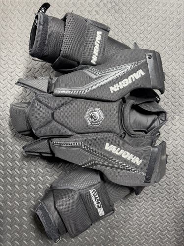 Medium Vaughn SLR3 Pro Carbon Goalie Chest Protector (Used)