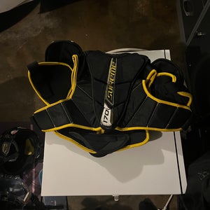 Men's Large Junior Bauer Supreme S170 Shoulder Pads (Used)