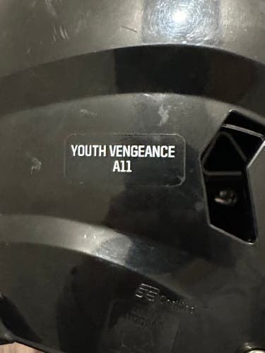 Youth Extra Large Schutt Vengeance A11 Helmet (Used)