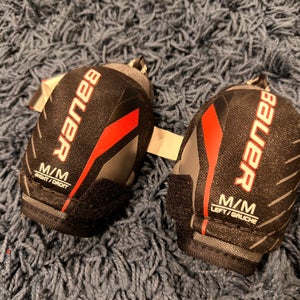 Youth Medium Bauer Elbow Pads (Used)