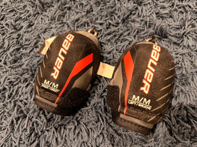 Youth Medium Bauer Elbow Pads (Used)