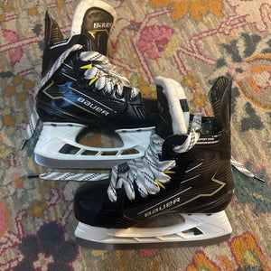 2024 Bauer Supreme M40 Hockey Skates Extra Wide Width Size 2 (Used)