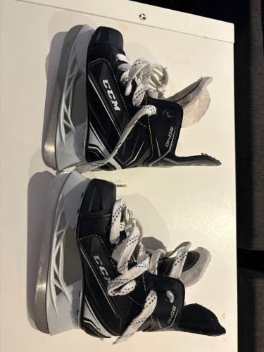 CCM 9040 Hockey Skates 10 (Used)