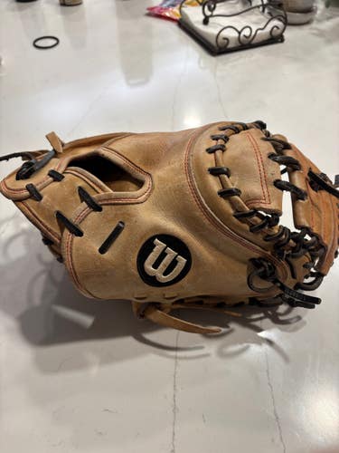 Catcher's RH Wilson A2000 Baseball Glove 33" (Used)