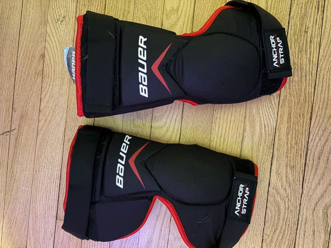 Bauer X900 knee pads adult