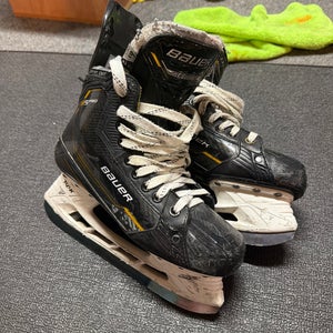 2022 Bauer Supreme M5 Pro Hockey Skates Wide Width 6.5 (Used)