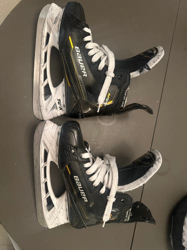 2022 Bauer Supreme M5 Pro Hockey Skates Regular Width 8.5 (Used)