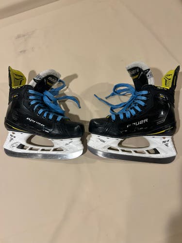 Bauer Supreme M4 Hockey Skates Size 4 (Used)