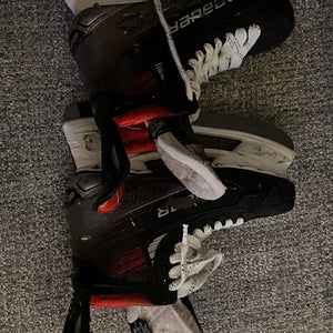 2023 Bauer Vapor X5 Pro Hockey Skates Regular Width 6.5 (Used)