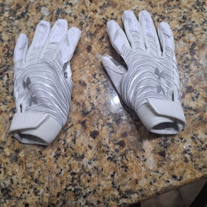 White Small Youth Under Armour Blur Gloves (Used)