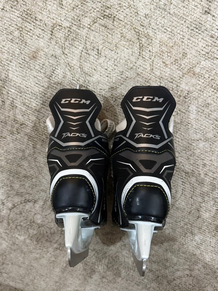 2018 CCM Tacks 9040 Hockey Skates 9 (Used)