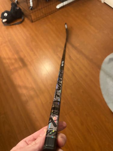 Senior Bauer Twitch Right Handed Hockey Stick P92 77 Flex (New)