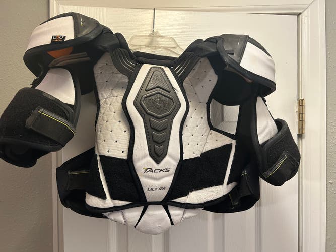 Men's Large Senior CCM Ultra Tacks Pro Shoulder Pads Pro Stock (Used)