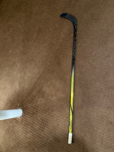 Senior Bauer Vapor Hyperlite 2 Right Handed Hockey Stick P92 77 Flex (Used)