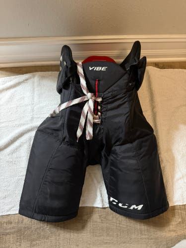Junior Large CCM JetSpeed Vibe Hockey Pants (Used)