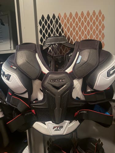 CCM JetSpeed FT8 Pro Shoulder Pads Senior Large (New)
